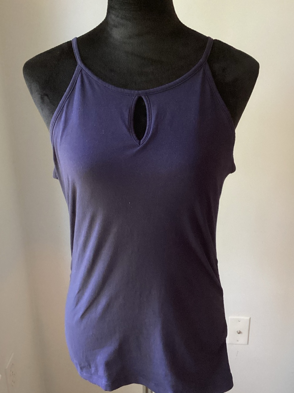 EUC New York & Company Keyhole Cami Tank with shelf bra